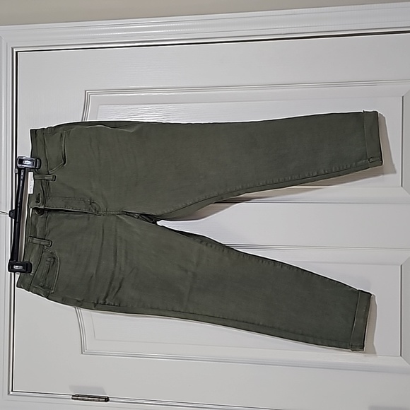 SO High Rise Curvy Crop Capris - Picture 1 of 6